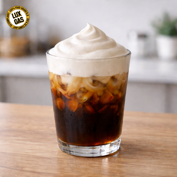 Receita de espuma de natas doces usando N2O (Lustgas / Lachgas / Gás Hilarante) para cafés profissionais